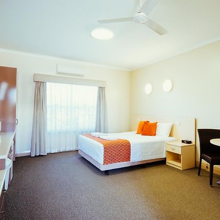 Club Motor Inn Narrabri Bagian luar foto