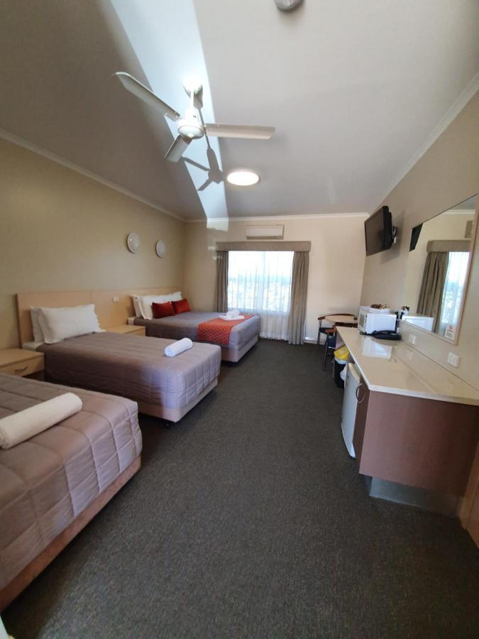 Club Motor Inn Narrabri Bagian luar foto