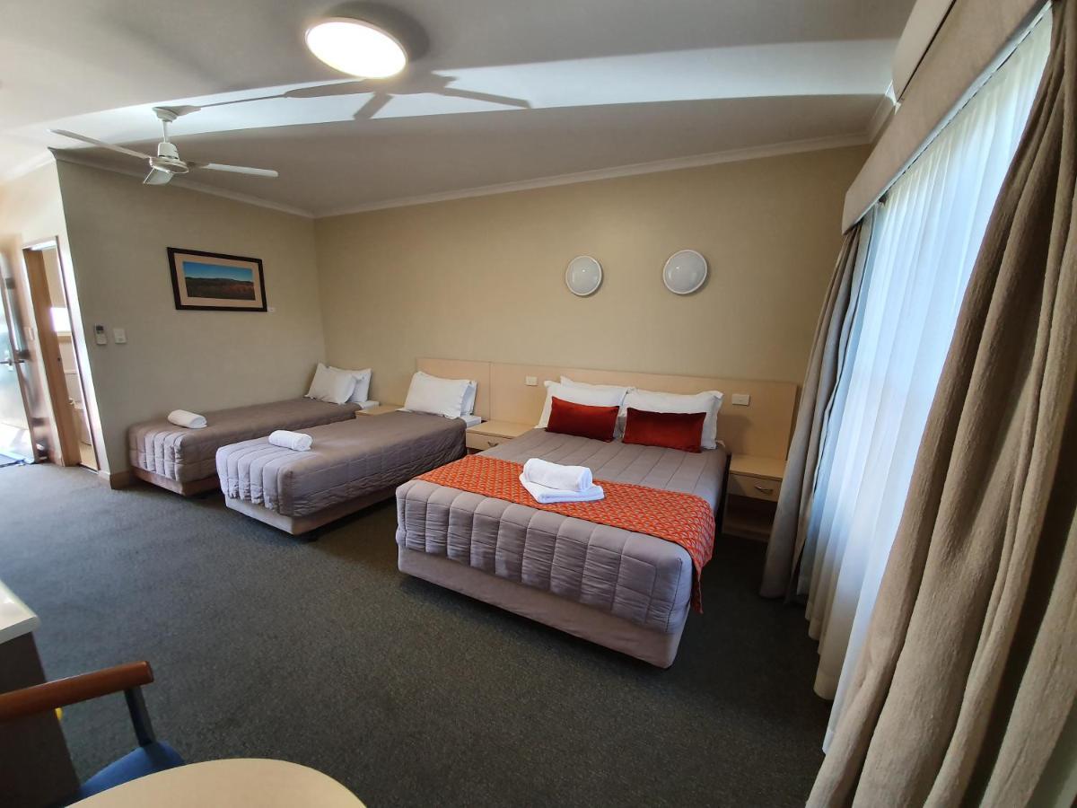 Club Motor Inn Narrabri Bagian luar foto