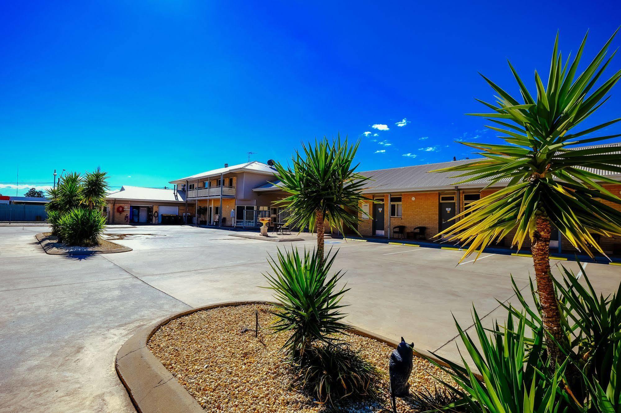 Club Motor Inn Narrabri Bagian luar foto