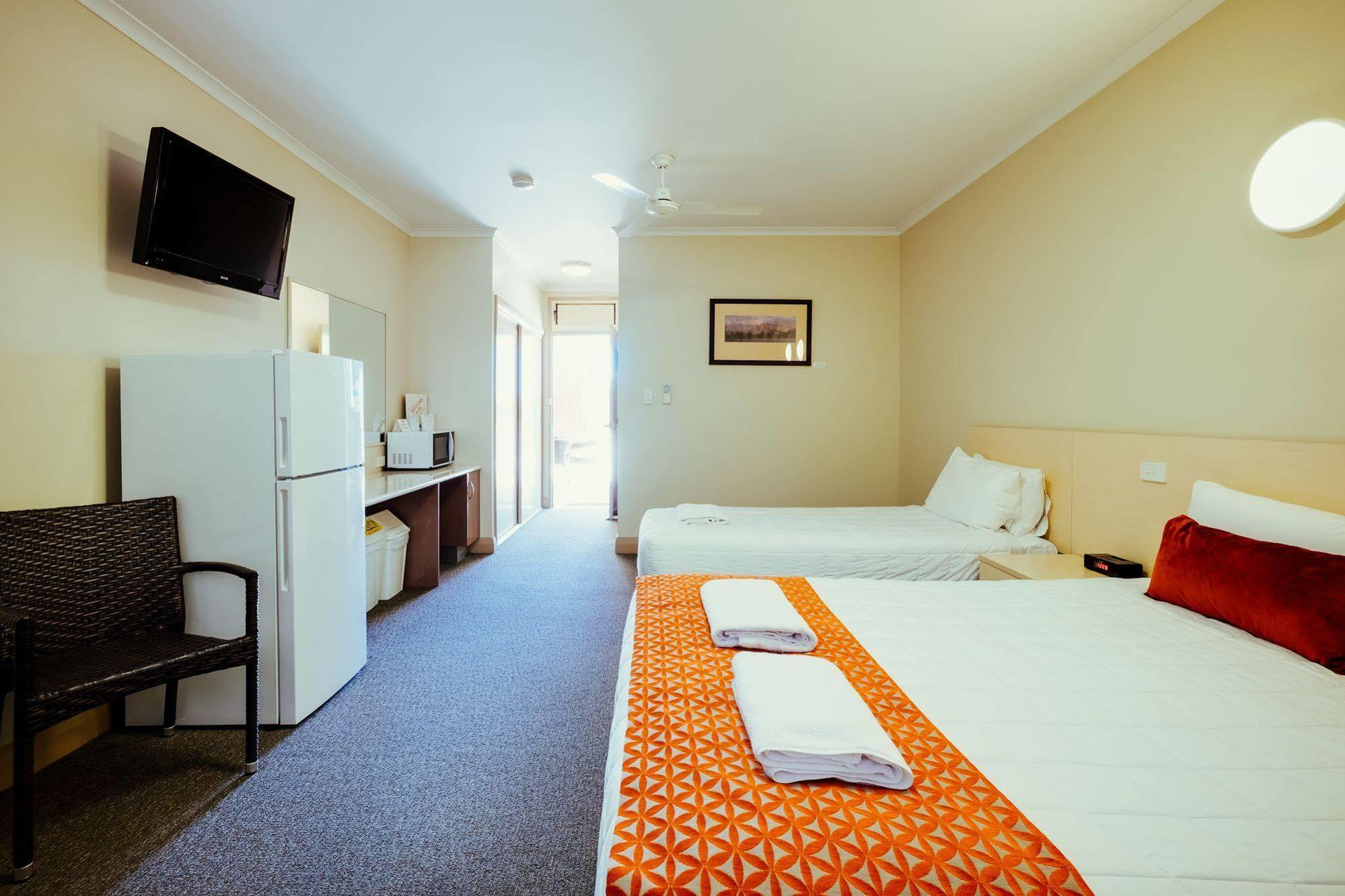 Club Motor Inn Narrabri Bagian luar foto