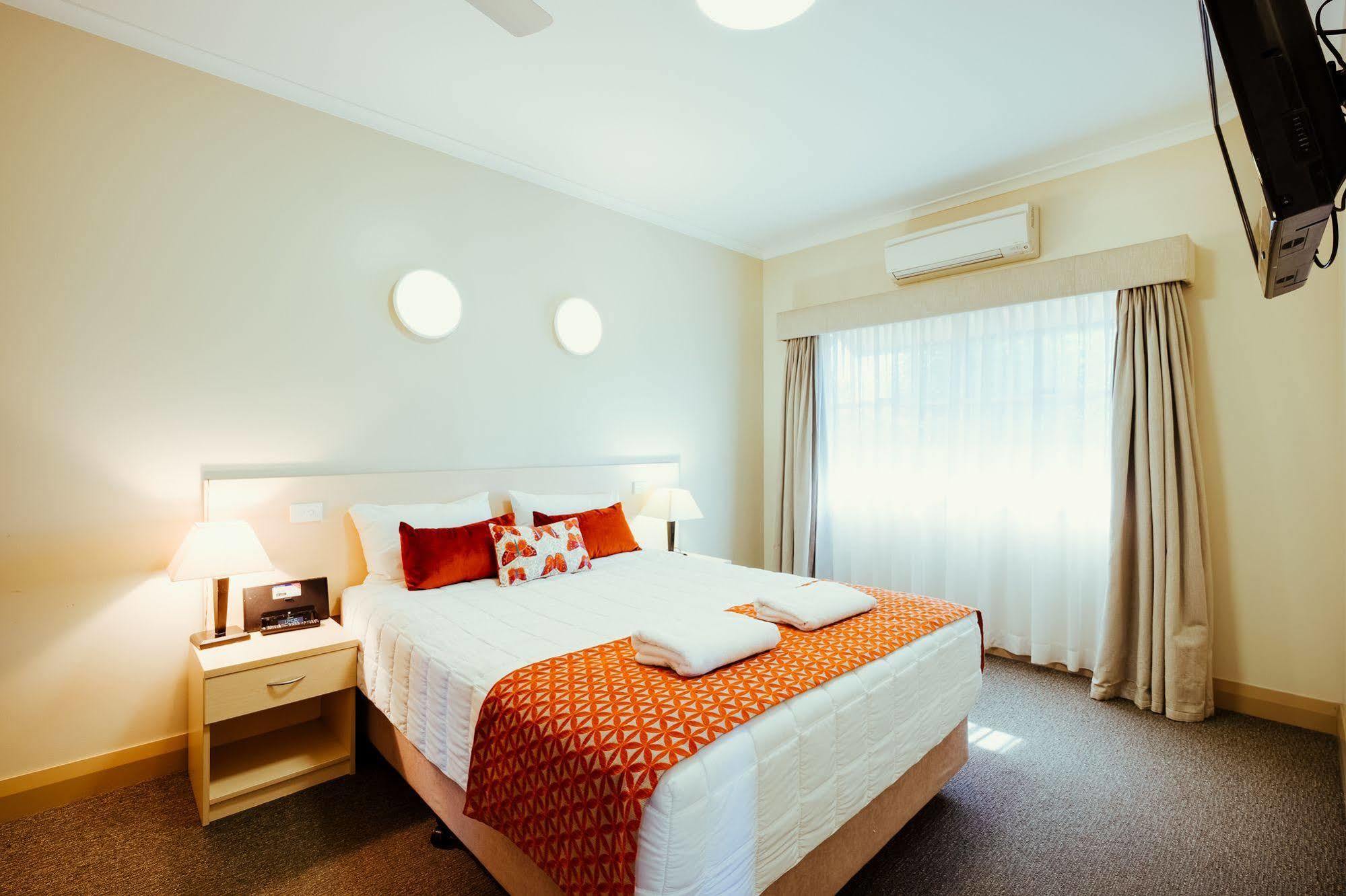Club Motor Inn Narrabri Bagian luar foto