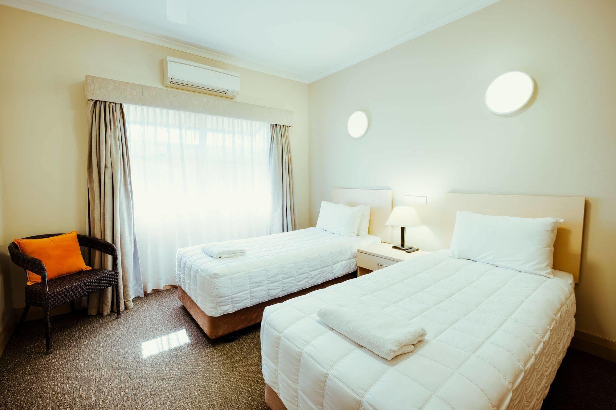 Club Motor Inn Narrabri Bagian luar foto