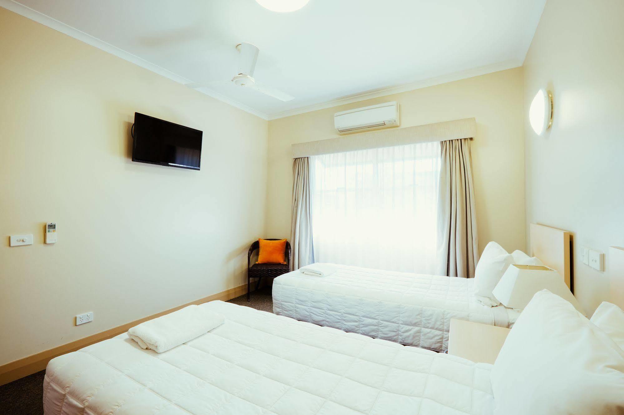 Club Motor Inn Narrabri Bagian luar foto