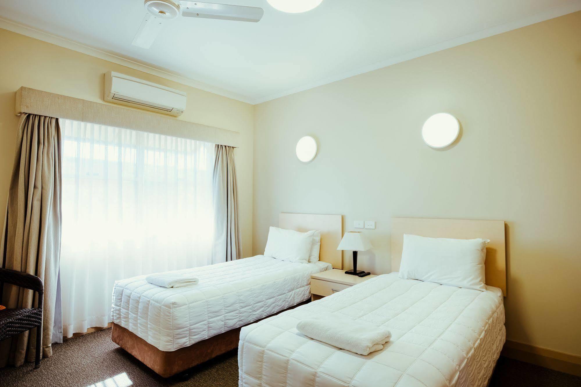 Club Motor Inn Narrabri Bagian luar foto